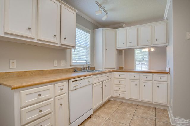 727 Bremen Ave, Pensacola, FL 32507
