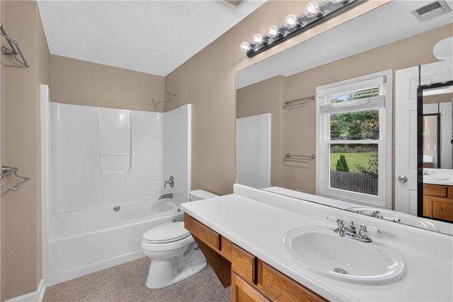 4304 Chesapeake Trace NW, Acworth, GA 30101