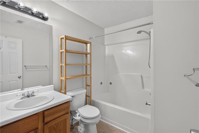 4304 Chesapeake Trace NW, Acworth, GA 30101
