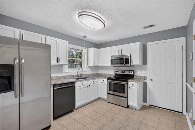 4304 Chesapeake Trace NW, Acworth, GA 30101