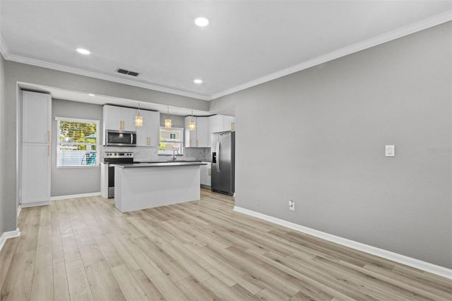 2302 S THIXTON COURT, Tampa, FL 33629