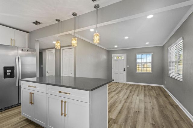 2302 S THIXTON COURT, Tampa, FL 33629