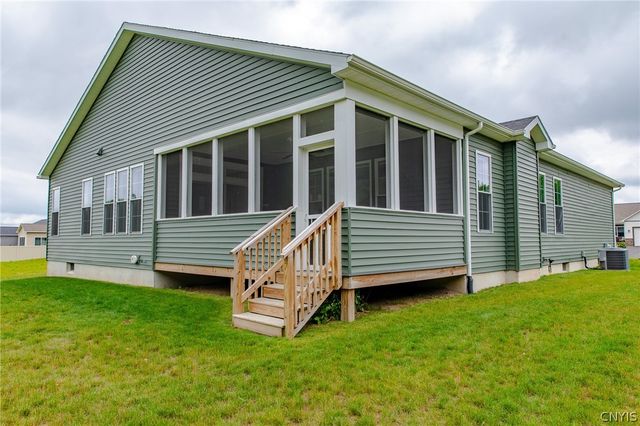 4544 Hollyshire Way, Clay, NY 13041
