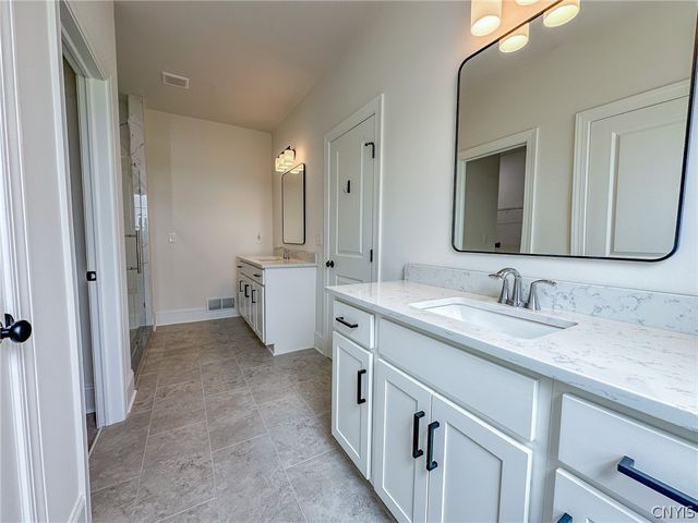 4544 Hollyshire Way, Clay, NY 13041