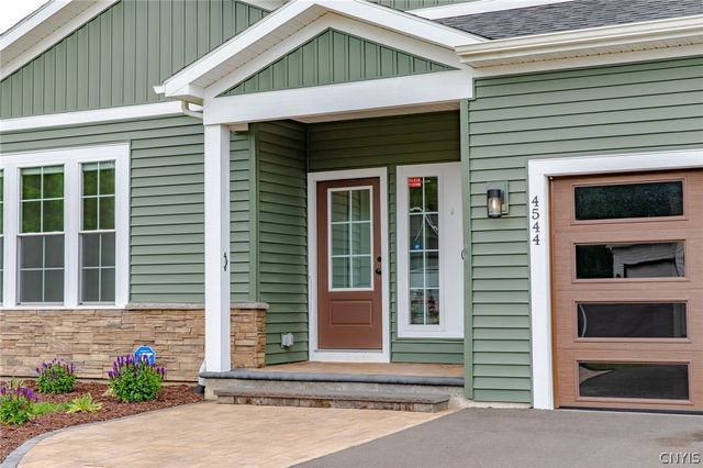 4544 Hollyshire Way, Clay, NY 13041