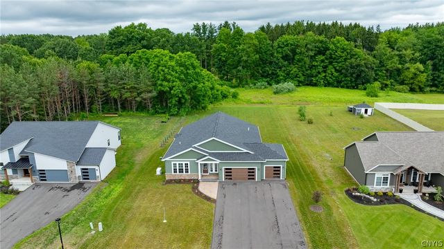 4544 Hollyshire Way, Clay, NY 13041