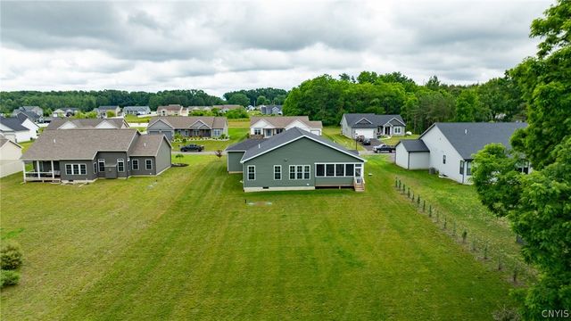 4544 Hollyshire Way, Clay, NY 13041