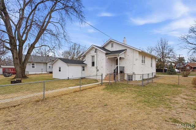 102 S 34th Street, Belleville, IL 62226