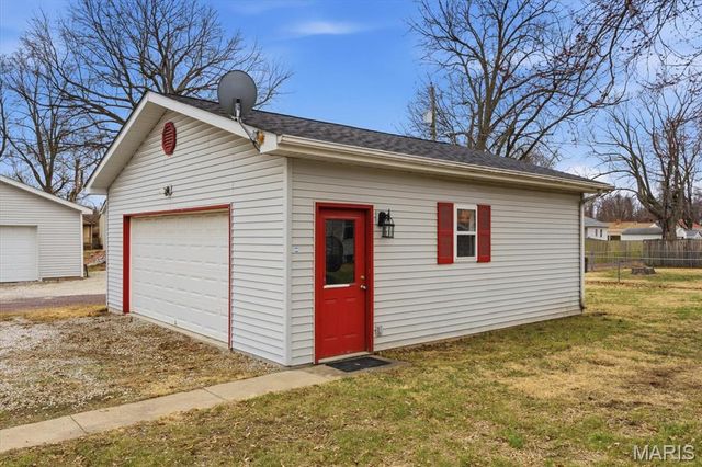 102 S 34th Street, Belleville, IL 62226