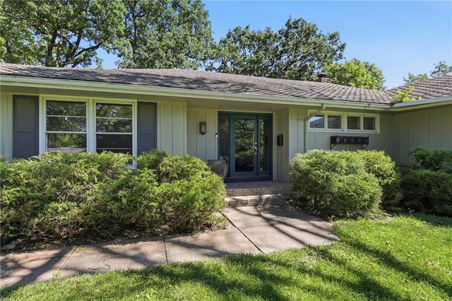 6332 Robinhood Drive, Merriam, KS 66203