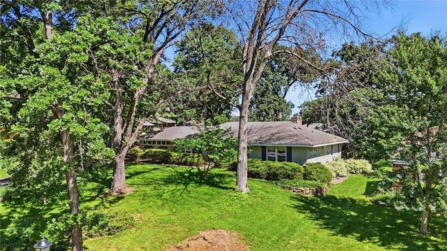 6332 Robinhood Drive, Merriam, KS 66203