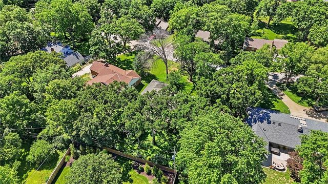 6332 Robinhood Drive, Merriam, KS 66203