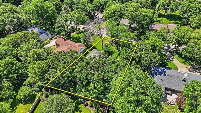 6332 Robinhood Drive, Merriam, KS 66203
