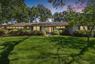 6332 Robinhood Drive, Merriam, KS 66203