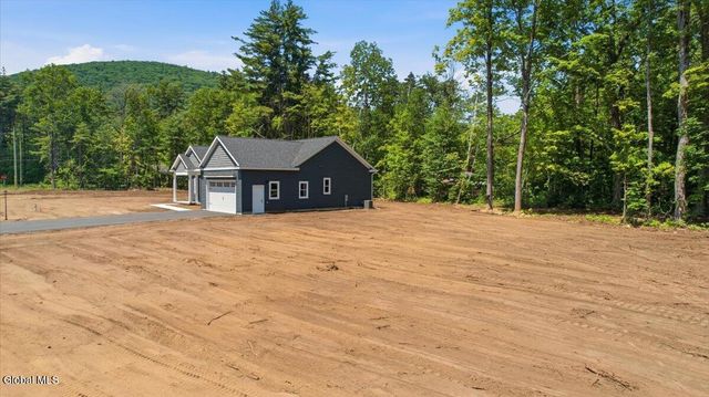 11 Elsies Way, Queensbury, NY 12804