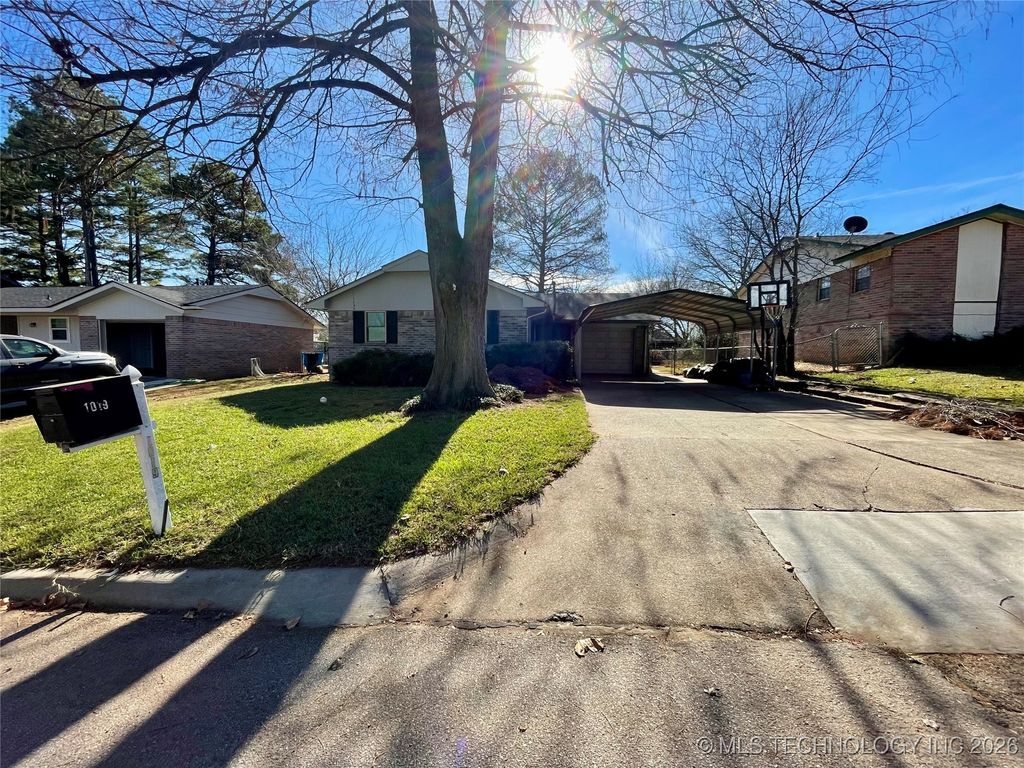 1019 Four Seasons Drive, Durant, OK 74701