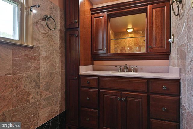 801 UPPER MAINLAND RD, Harleysville, PA 19438