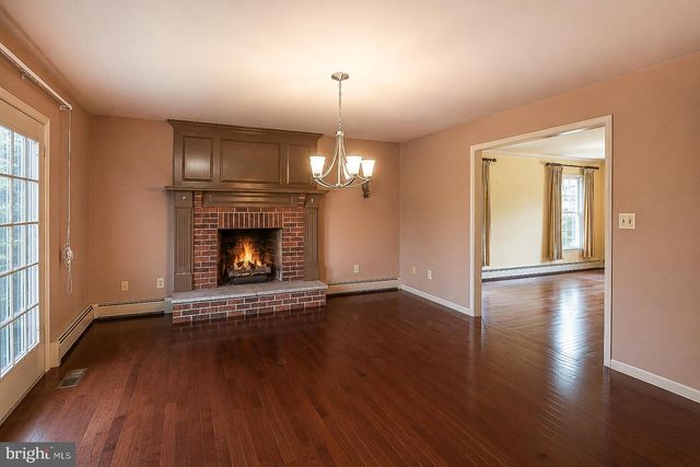 801 UPPER MAINLAND RD, Harleysville, PA 19438