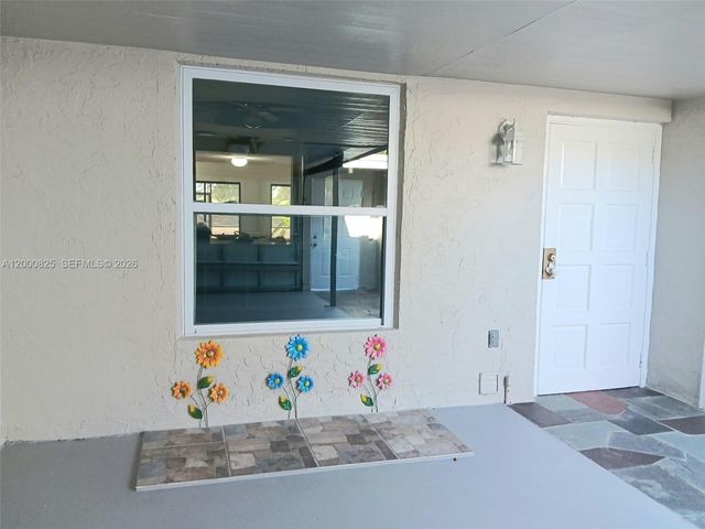 19174 Bobolink Dr, Hialeah, FL 33015