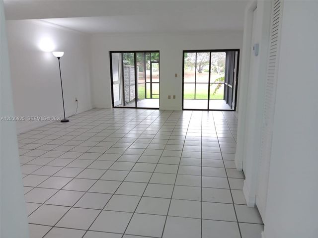 19174 Bobolink Dr, Hialeah, FL 33015