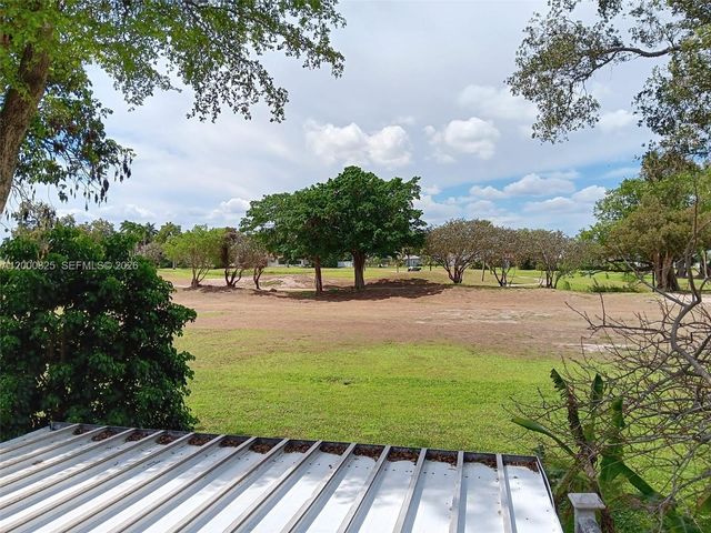 19174 Bobolink Dr, Hialeah, FL 33015