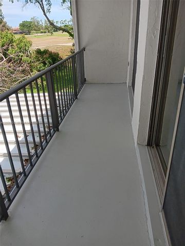 19174 Bobolink Dr, Hialeah, FL 33015