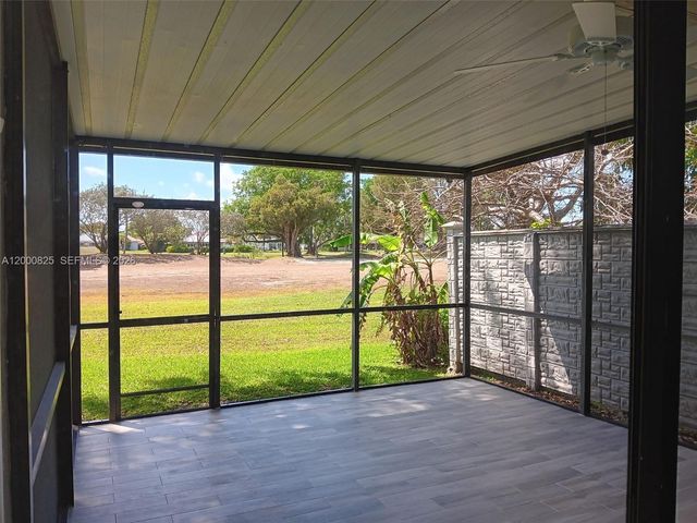 19174 Bobolink Dr, Hialeah, FL 33015