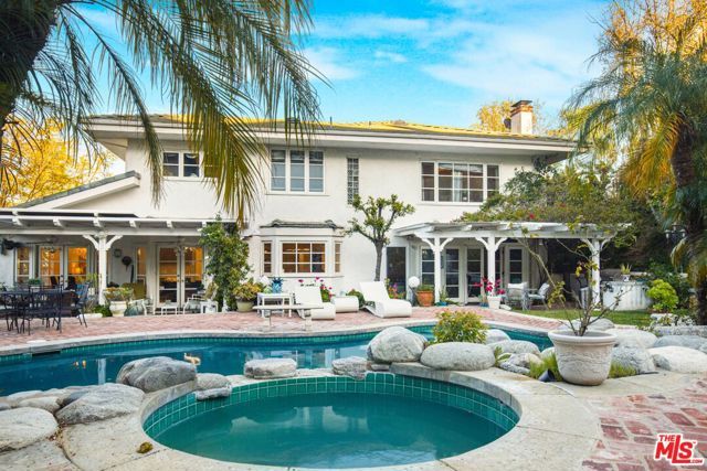6111 County Oak Road, Woodland Hills (los Angeles), CA 91367