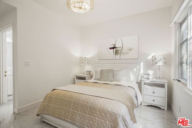 6111 County Oak Road, Woodland Hills (los Angeles), CA 91367