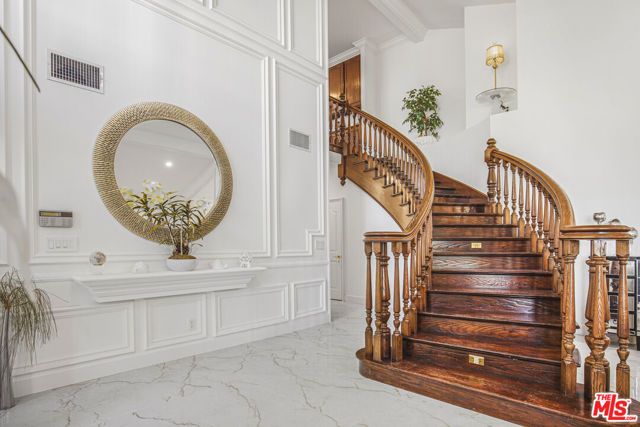 6111 County Oak Road, Woodland Hills (los Angeles), CA 91367