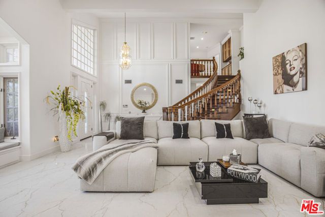 6111 County Oak Road, Woodland Hills (los Angeles), CA 91367