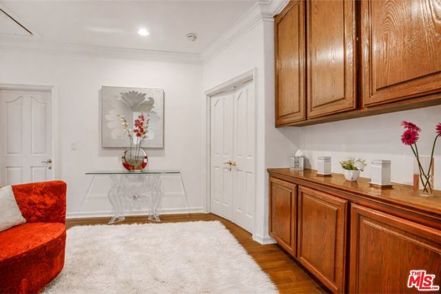 6111 County Oak Road, Woodland Hills (los Angeles), CA 91367