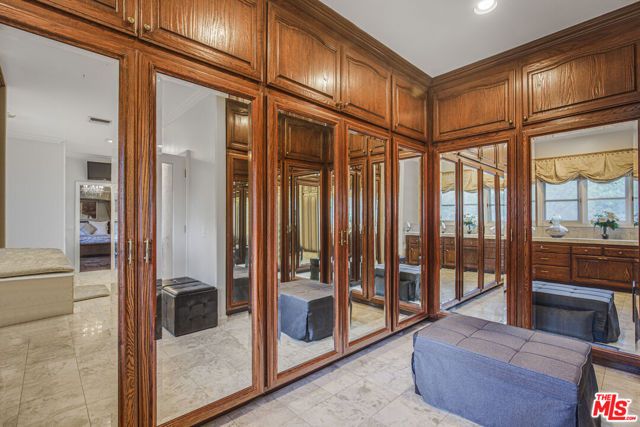 6111 County Oak Road, Woodland Hills (los Angeles), CA 91367