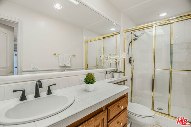 6111 County Oak Road, Woodland Hills (los Angeles), CA 91367