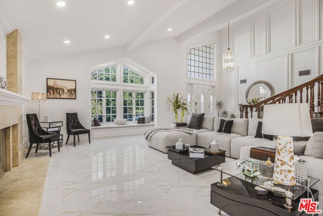 6111 County Oak Road, Woodland Hills (los Angeles), CA 91367