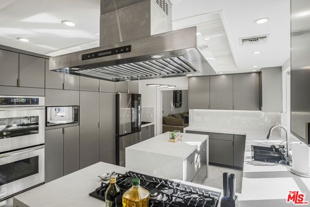 6111 County Oak Road, Woodland Hills (los Angeles), CA 91367