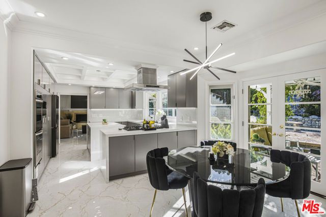 6111 County Oak Road, Woodland Hills (los Angeles), CA 91367