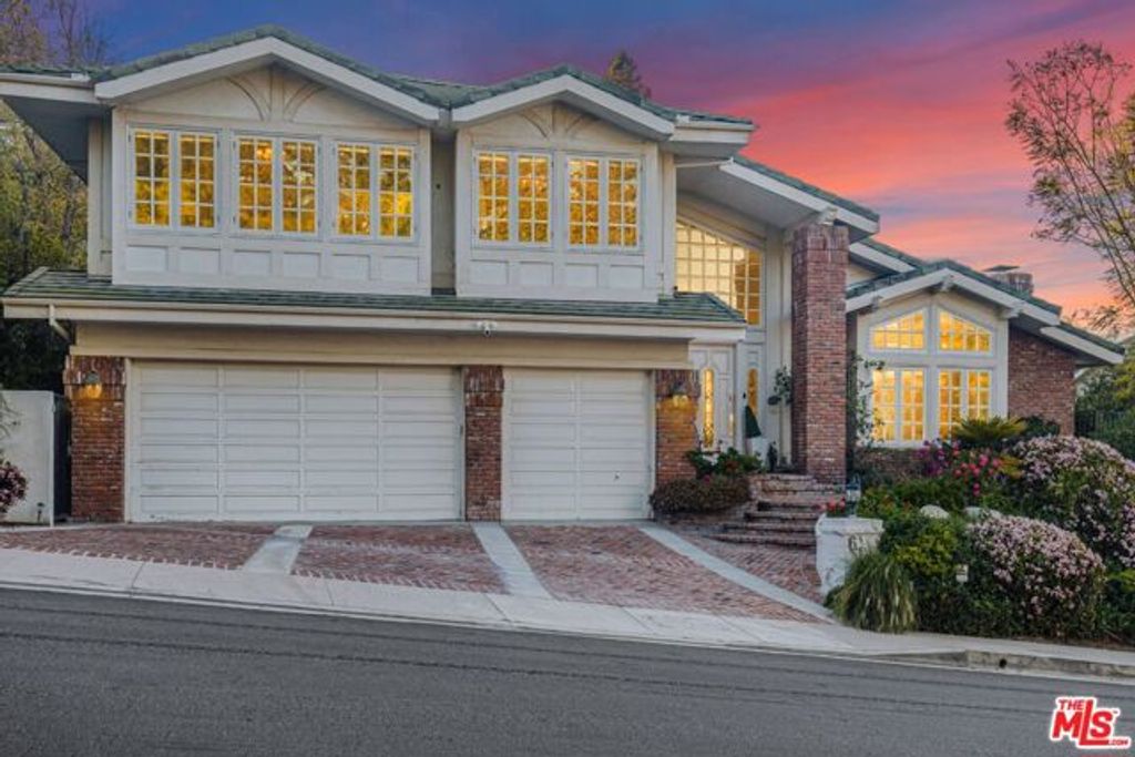 6111 County Oak Road, Woodland Hills (los Angeles), CA 91367