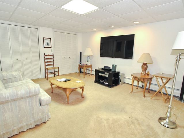 8 Deerfield Rd, Shrewsbury, MA 01545