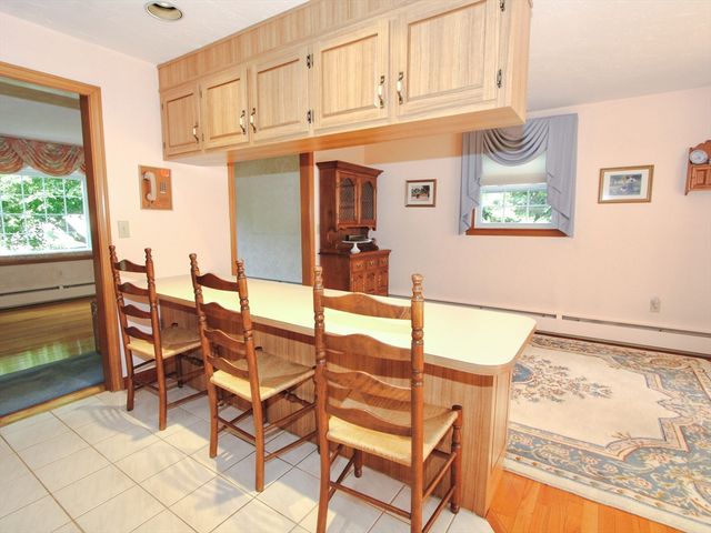 8 Deerfield Rd, Shrewsbury, MA 01545