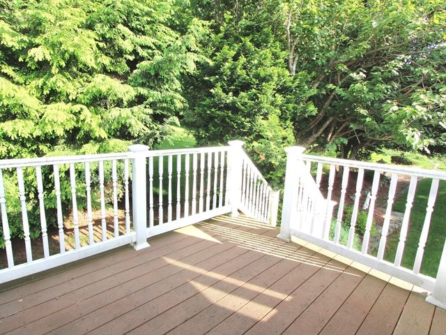 8 Deerfield Rd, Shrewsbury, MA 01545