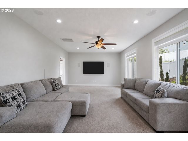 1509 N HERON Dr, Ridgefield, WA 98642