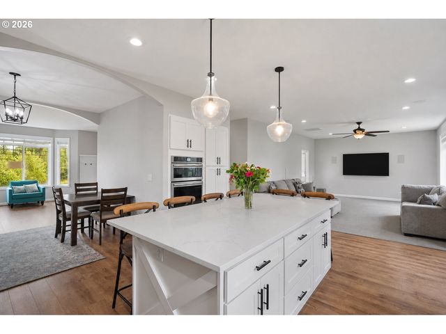 1509 N HERON Dr, Ridgefield, WA 98642