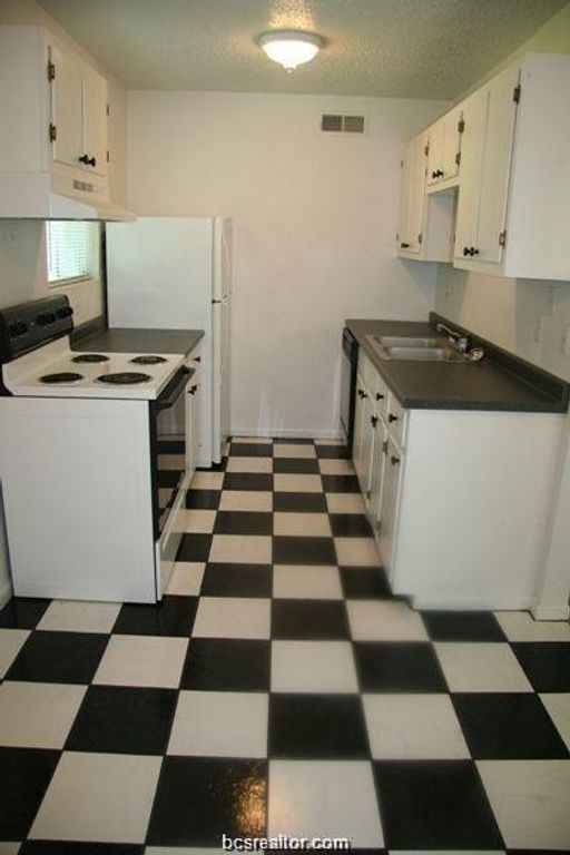 314 South Haswell Drive B, Bryan, TX 77803