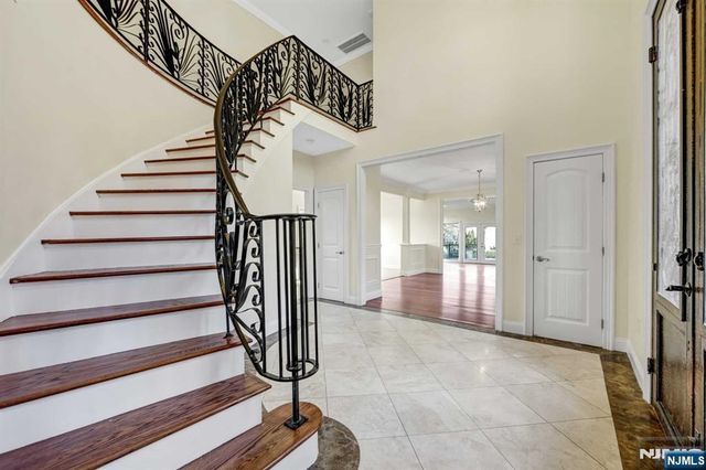 831 Pascack Road, Paramus, NJ 07652