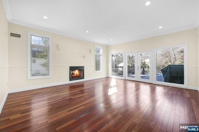 831 Pascack Road, Paramus, NJ 07652