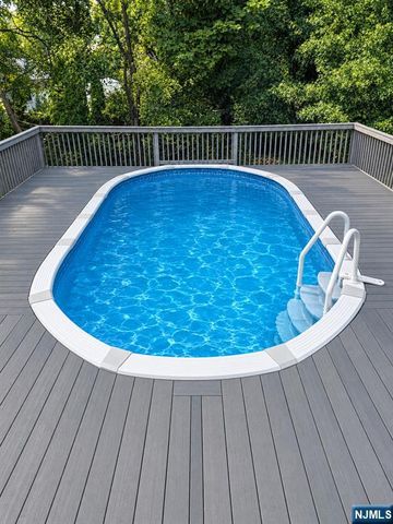 831 Pascack Road, Paramus, NJ 07652