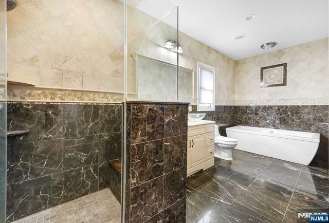 831 Pascack Road, Paramus, NJ 07652