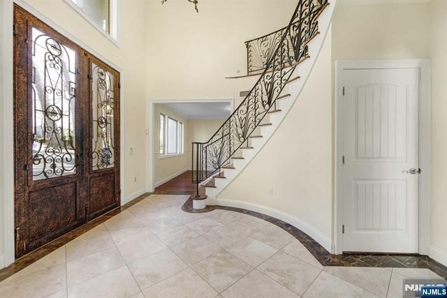 831 Pascack Road, Paramus, NJ 07652