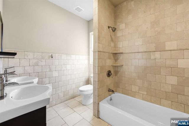 831 Pascack Road, Paramus, NJ 07652
